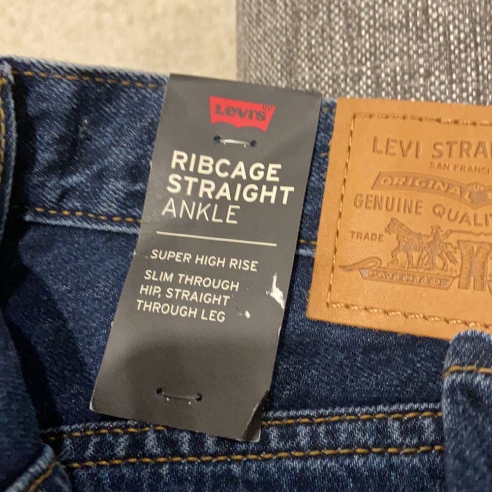 Levi's® Premium RIBCAGE STRAIGHT ANKLE JEANS - Picture 6 of 15